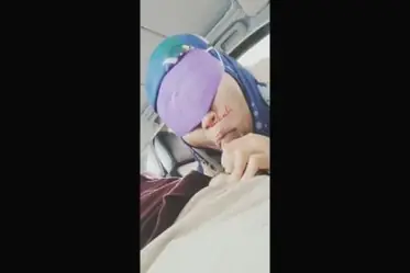 Ukhti Jilbab Biru Nyicip Batang Panas Di Parkiran